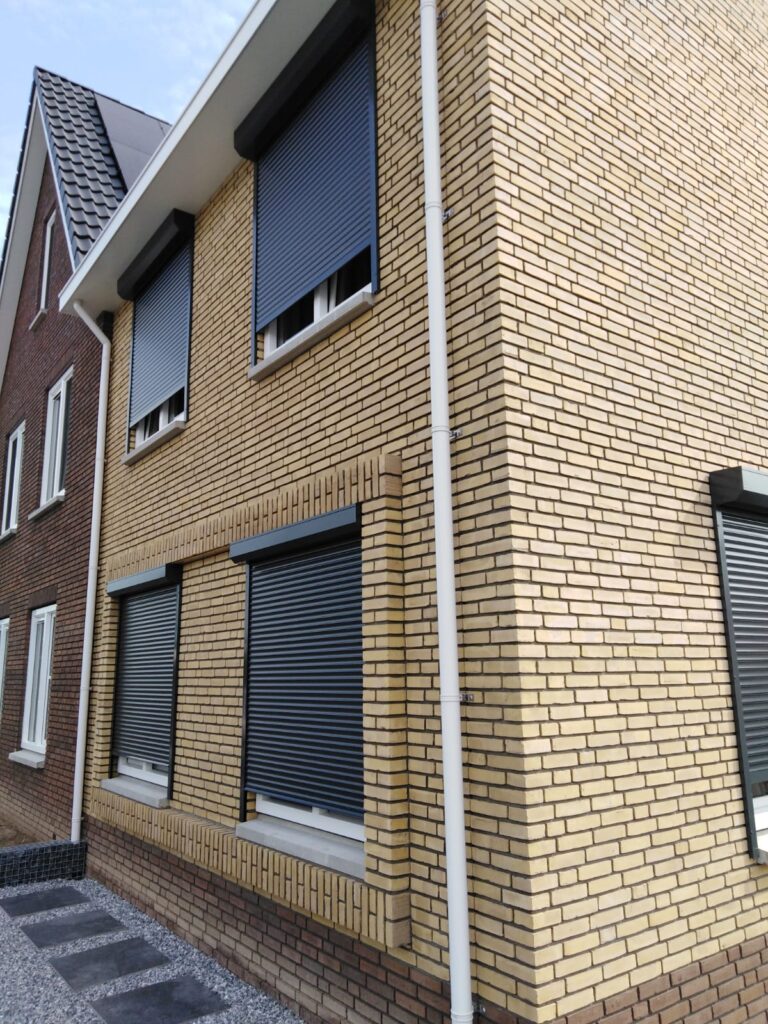 Rolluiken in Zeeland geplaatst