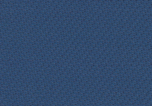 Screen met donkerblauw kleurdoek passend bij verschillende gevels in Zeeland