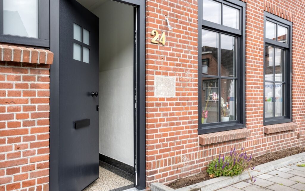 Kunststof voordeur in Zeeland geplaatst.